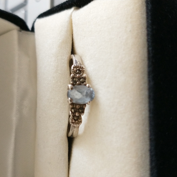 Natural Aquamarine Ring with Fine Detailing - Picture 5 of 10